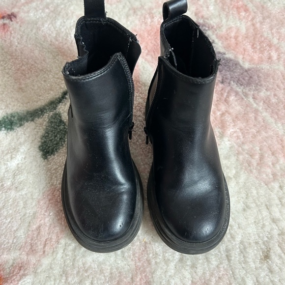 Old Navy Black Kids Booties - Picture 1 of 5